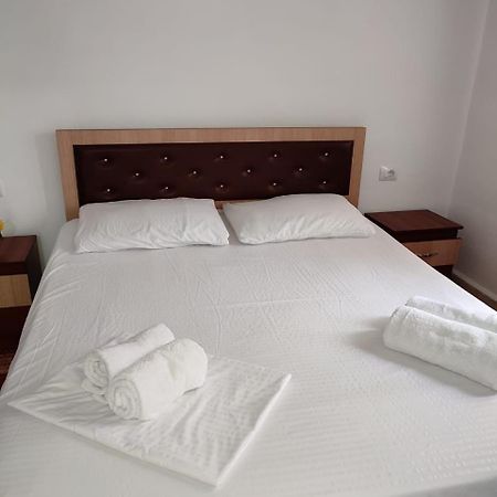 Guest House Eloid 베라트 외부 사진