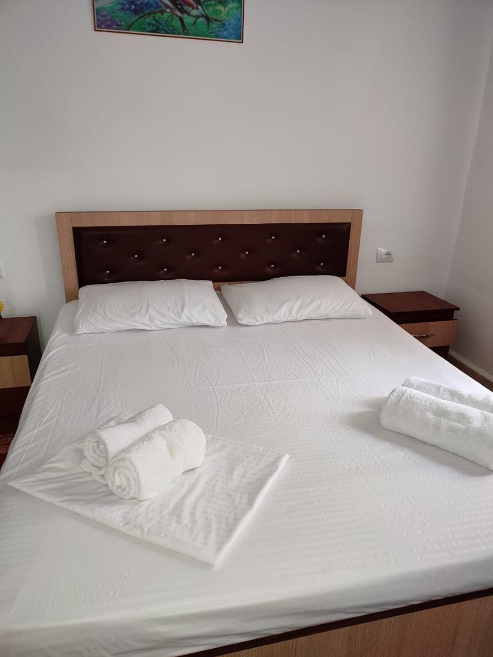Guest House Eloid 베라트 외부 사진