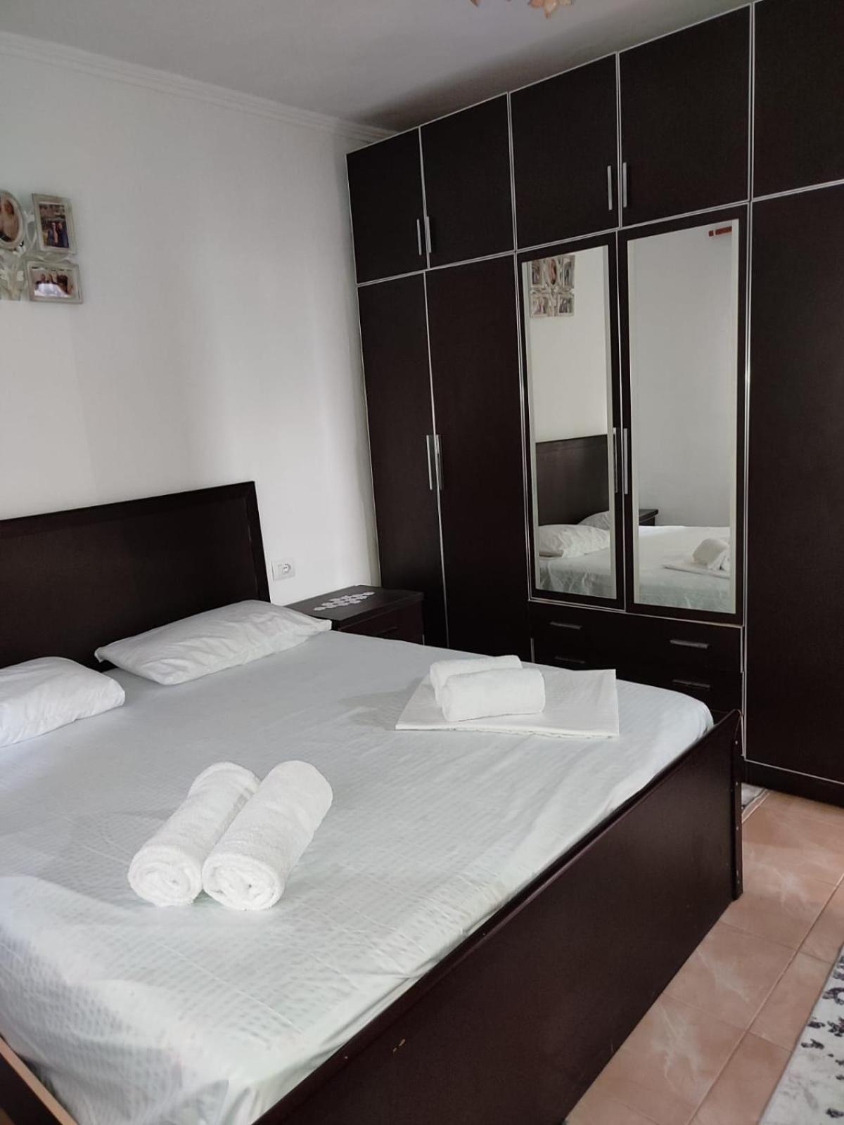 Guest House Eloid 베라트 외부 사진