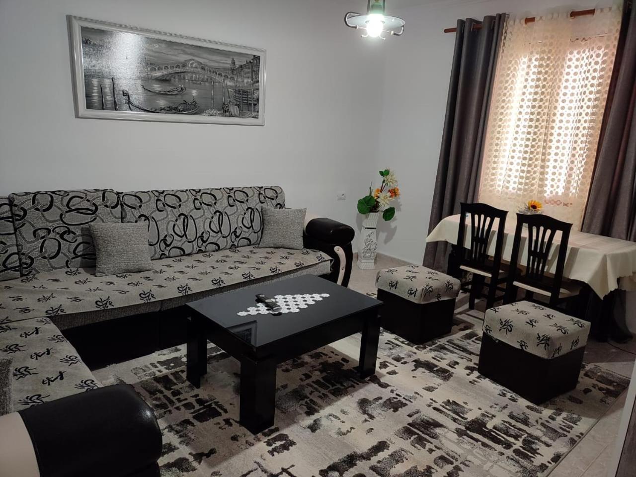 Guest House Eloid 베라트 외부 사진