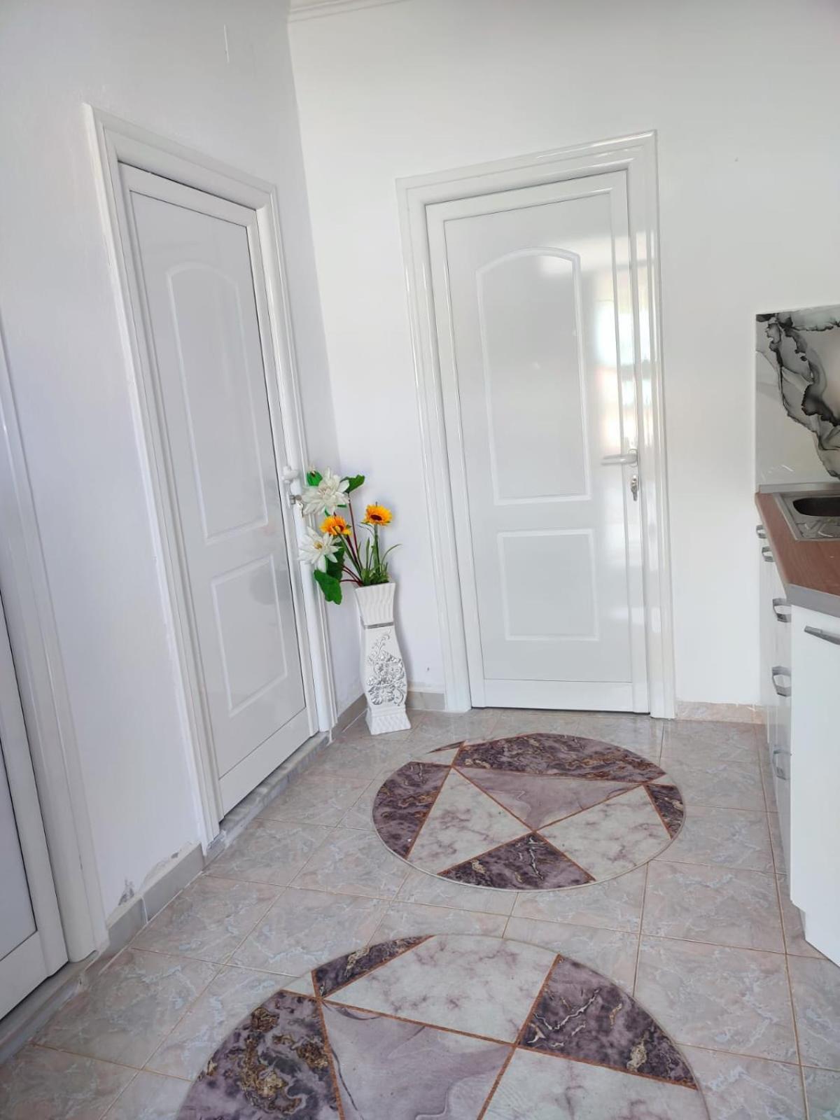Guest House Eloid 베라트 외부 사진