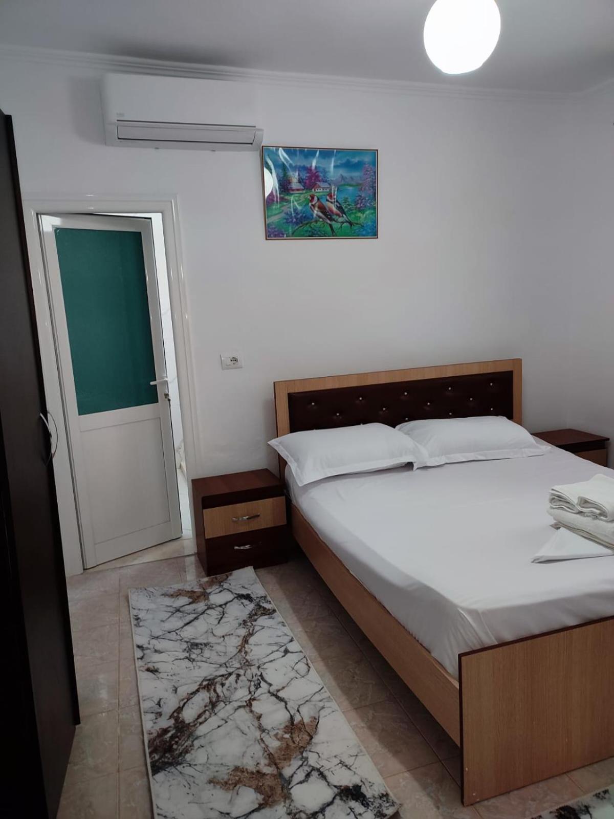 Guest House Eloid 베라트 외부 사진